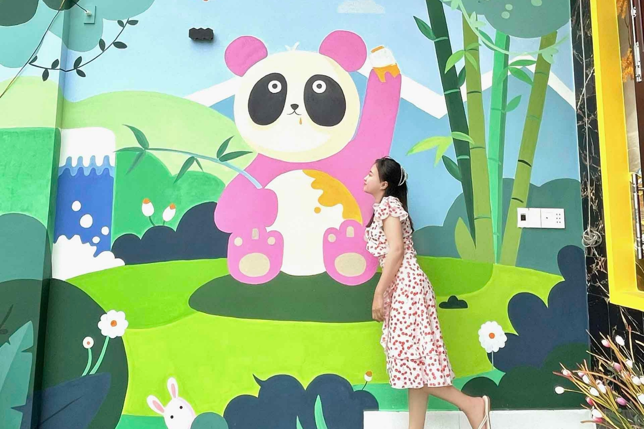 Vẽ tranh tường trường mầm non