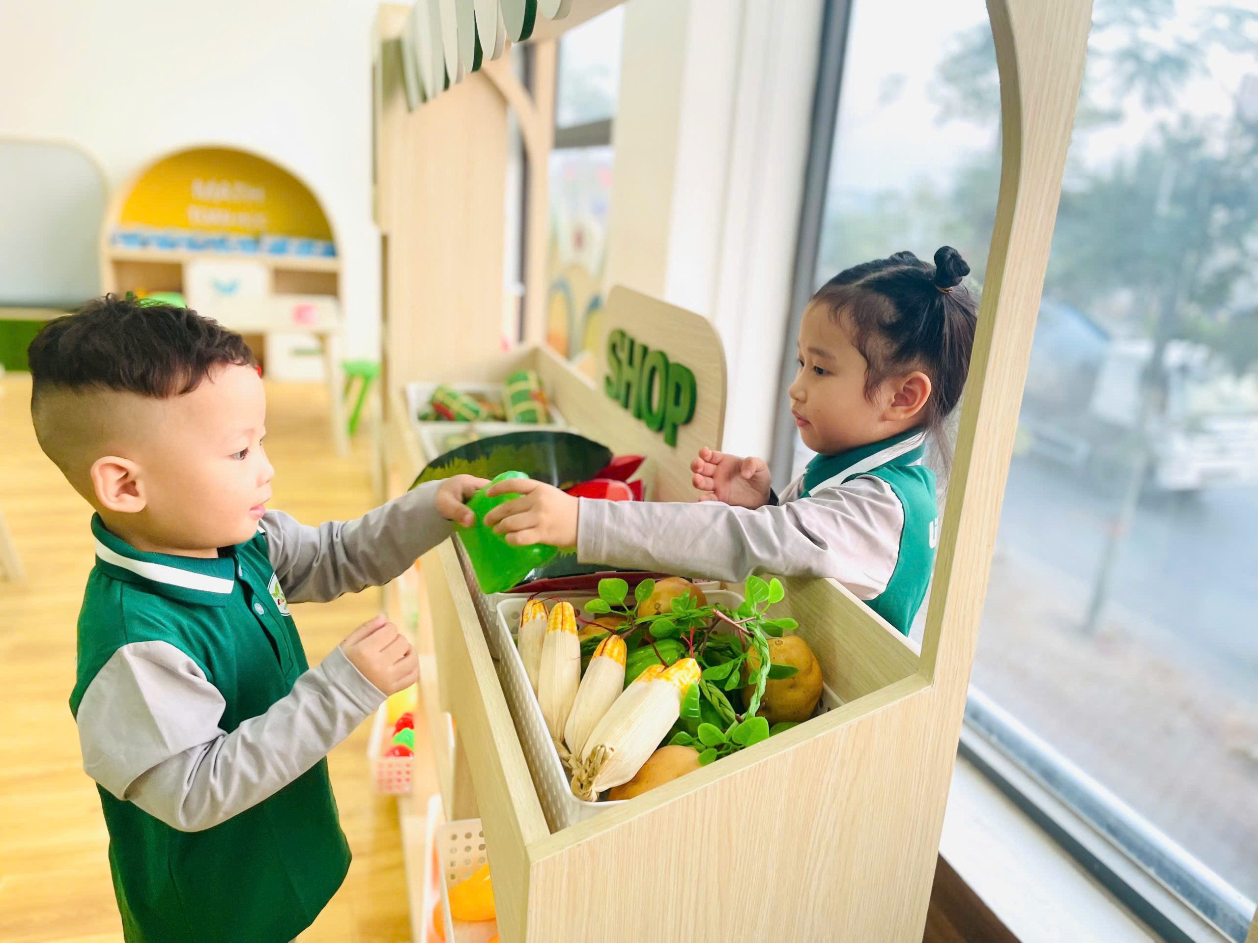 Ký hợp đồng thi công trường mầm non